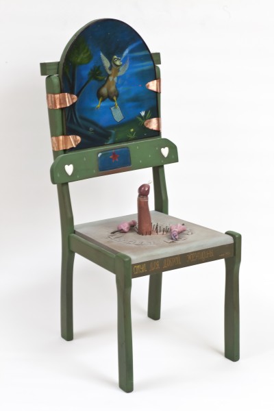 כיסא עם דימויים פנטסטיים, איברי מין וסמלים פרבוסלוויים 